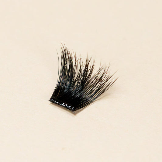 Pre-Glued Whispy Extreme - Press-On Lashes