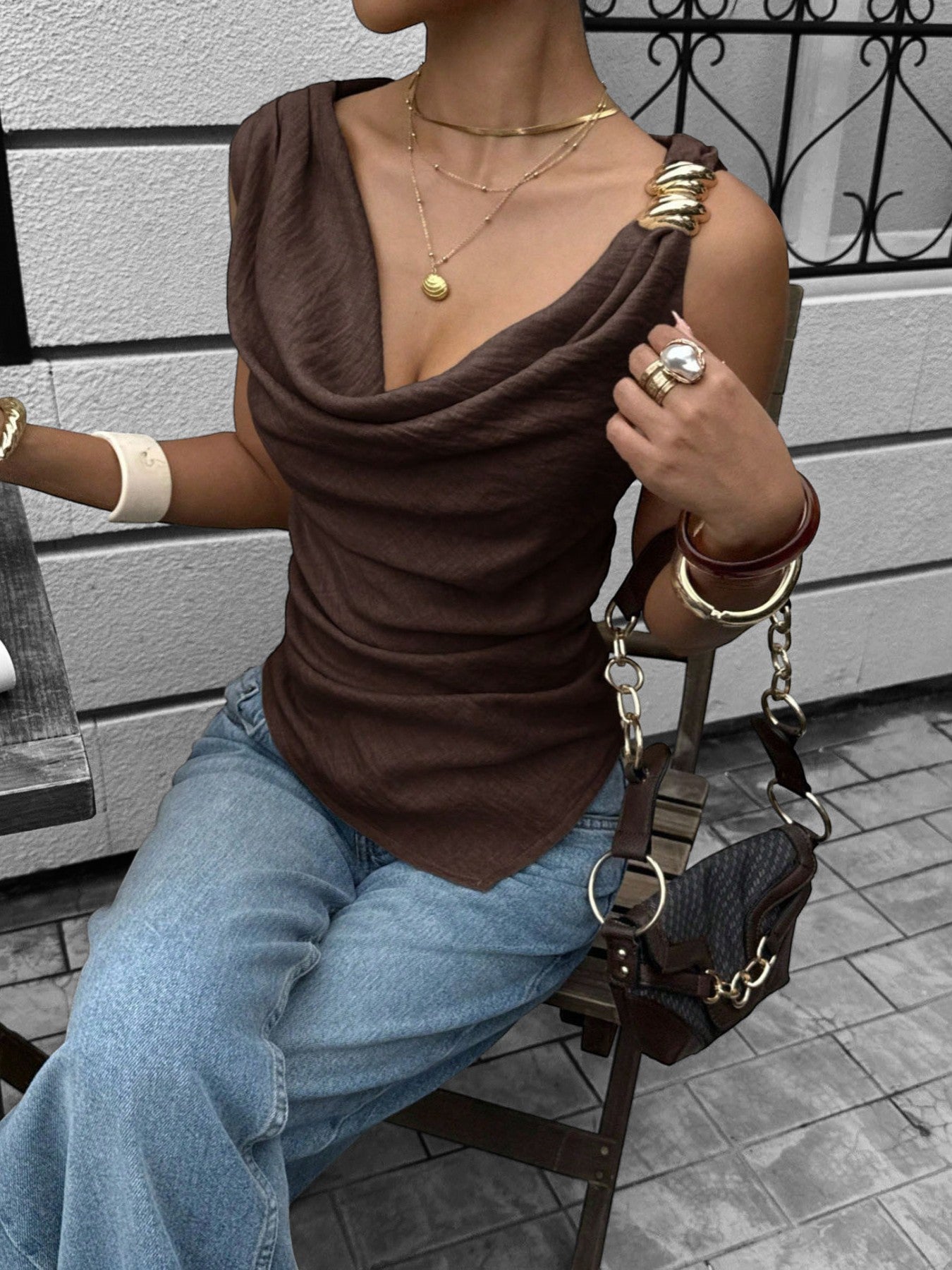 Livia mouwloze top met watervalhals